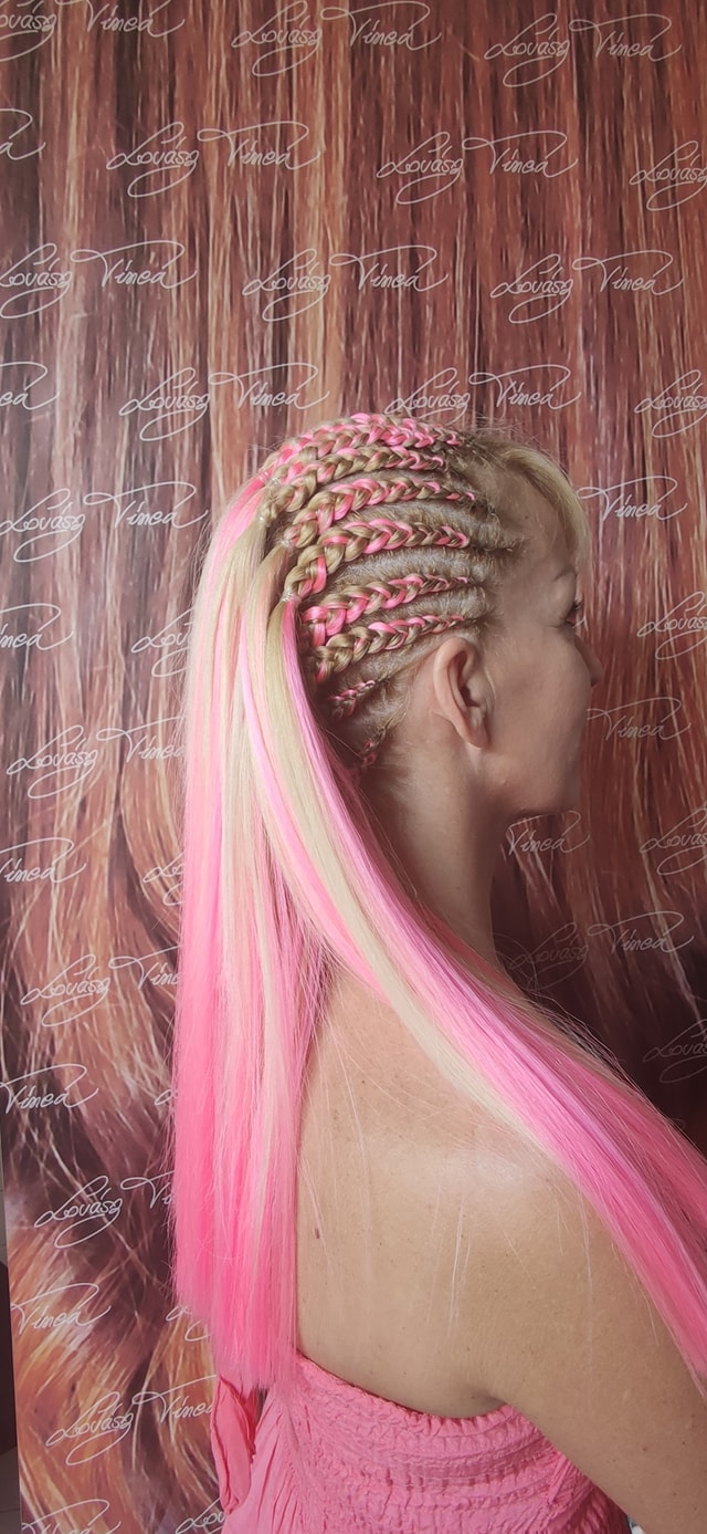 Természetes hatású balayage hajfestés és gyönyörű színátmenet Lovász Tímea fodrászatában